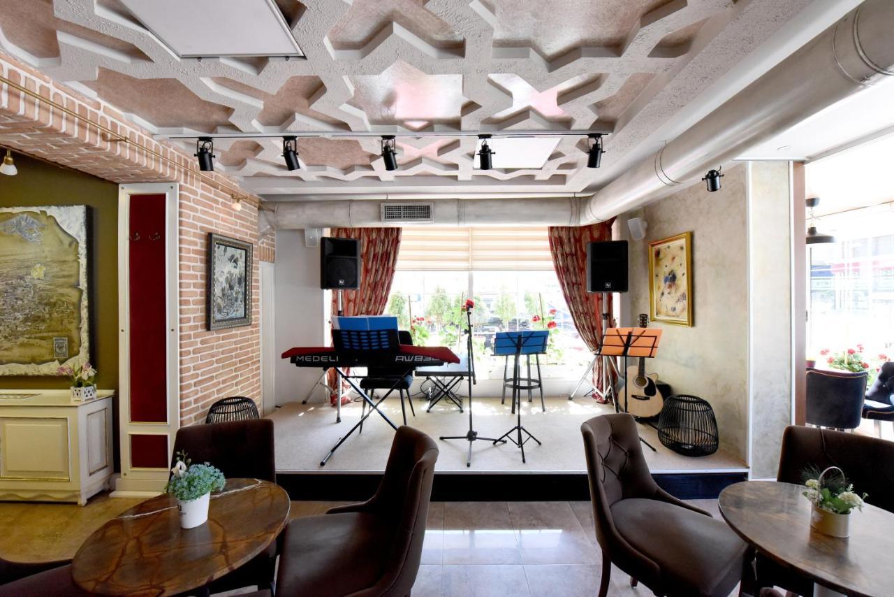 Hotel Hymeti'S Palace Pogradec Exterior photo